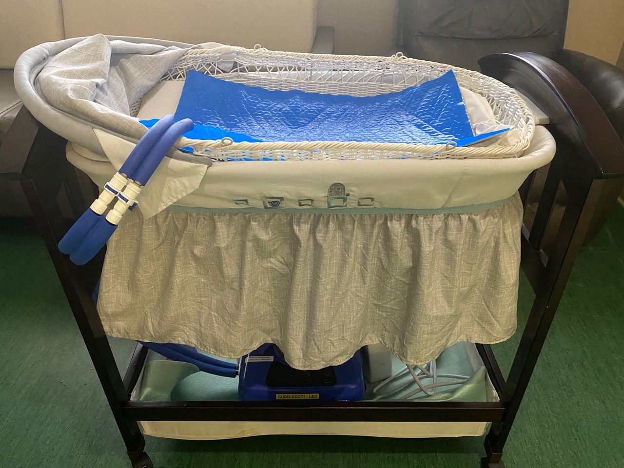 new-cuddle-cot-supports-compassionate-care-for-bereaved-parents